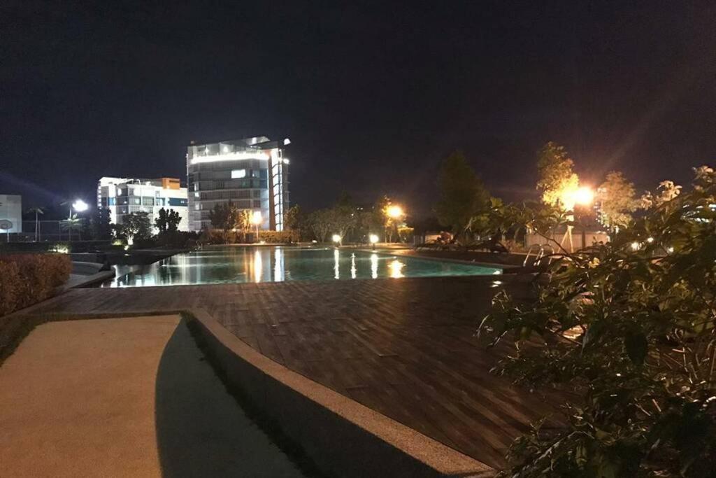 Hb1512- Hyve Studio Unit, Lake View, Cyberjaya, Free Wi-Fi, Free Parking, Netflix,Pool, 3038 Exteriér fotografie